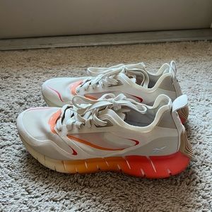 Reebok Zig Kinetica Horizon Cross Trainer in Alabaster/Utility Beige/Carotene